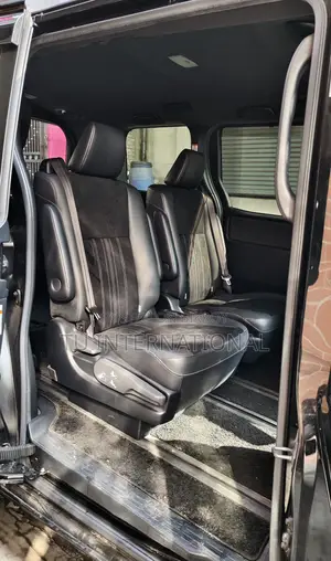 Toyota Esquire GI PREMIUM HYV PUSH 2020