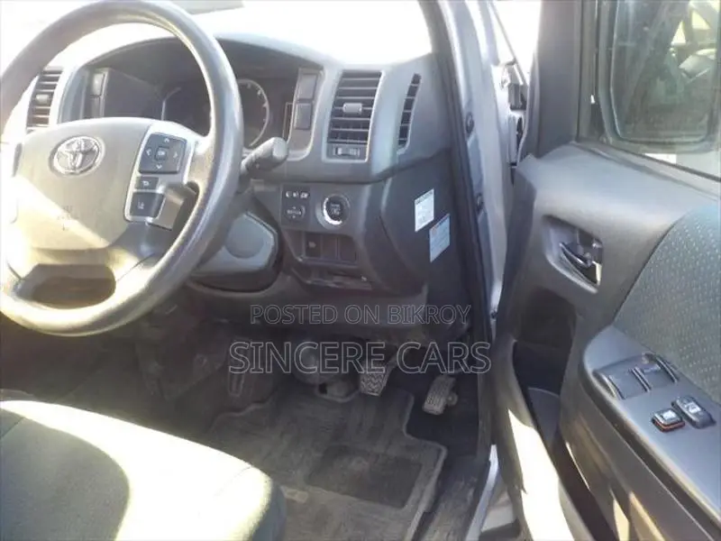 Toyota Hiace SUPER GL PUSH LED 2021