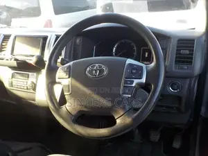 Toyota Hiace SUPER GL PUSH LED 2021