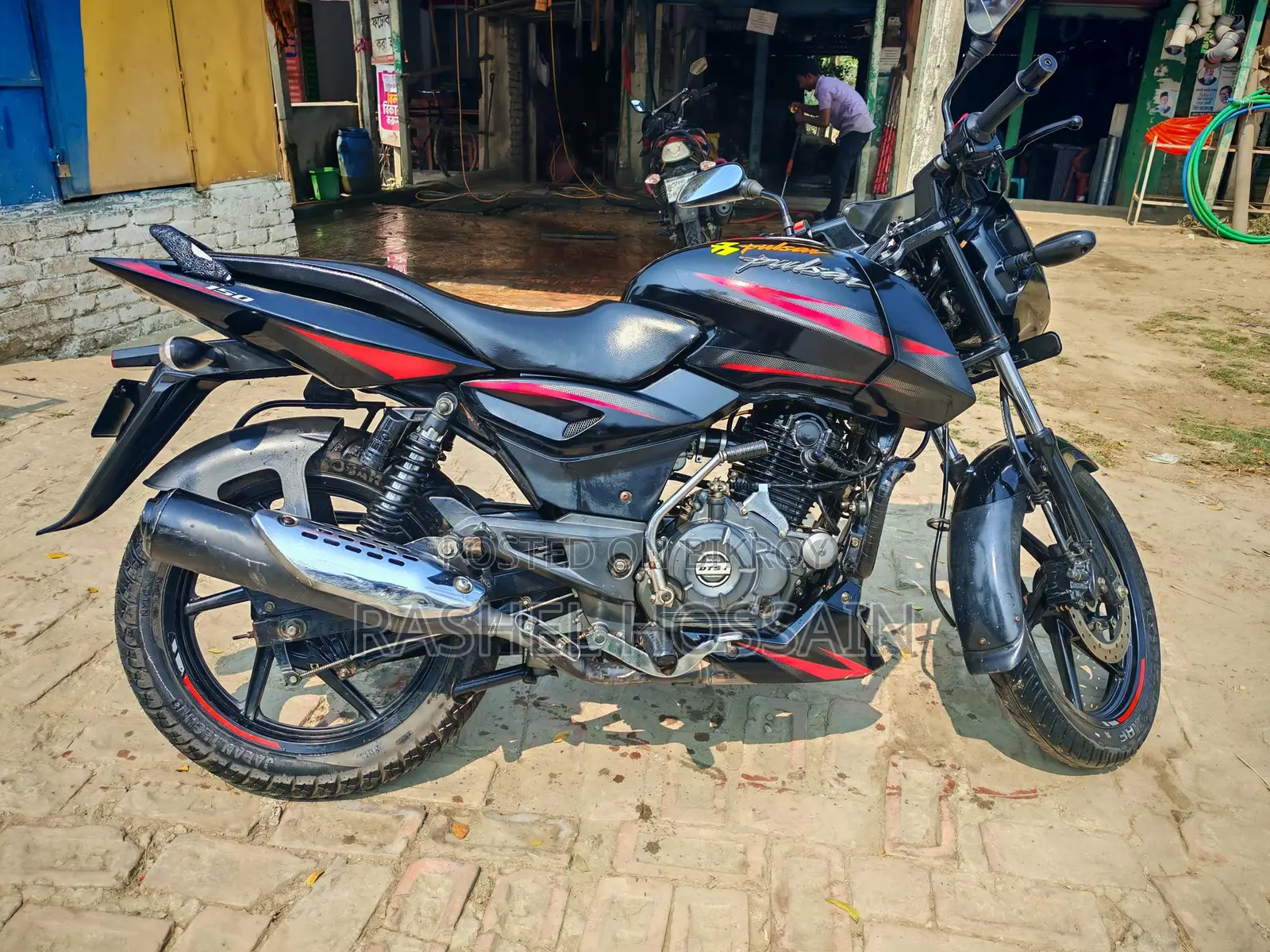 Bajaj Pulsar 150 . 2020