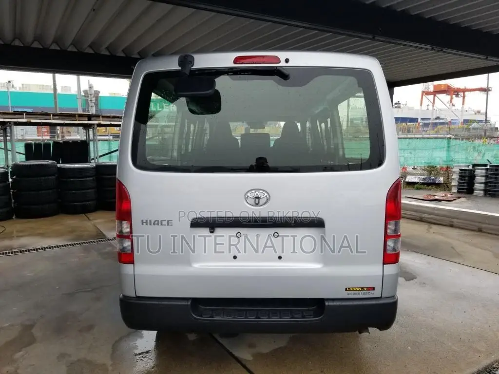 Toyota Hiace NON HV DX 2021