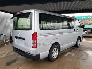 Toyota Hiace NON HV DX 2021