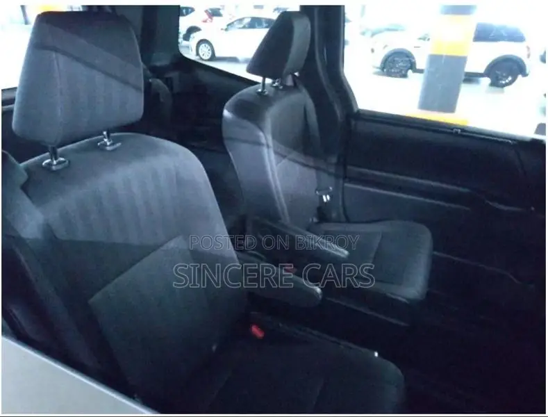 Toyota Noah SG HYB 4 POINT 2022