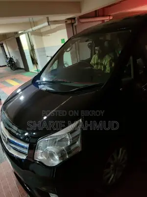 Toyota Noah . 2011