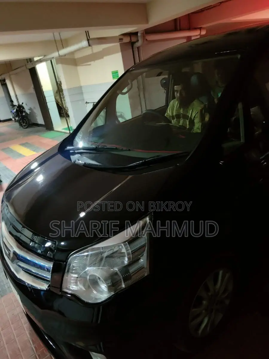 Toyota Noah . 2011