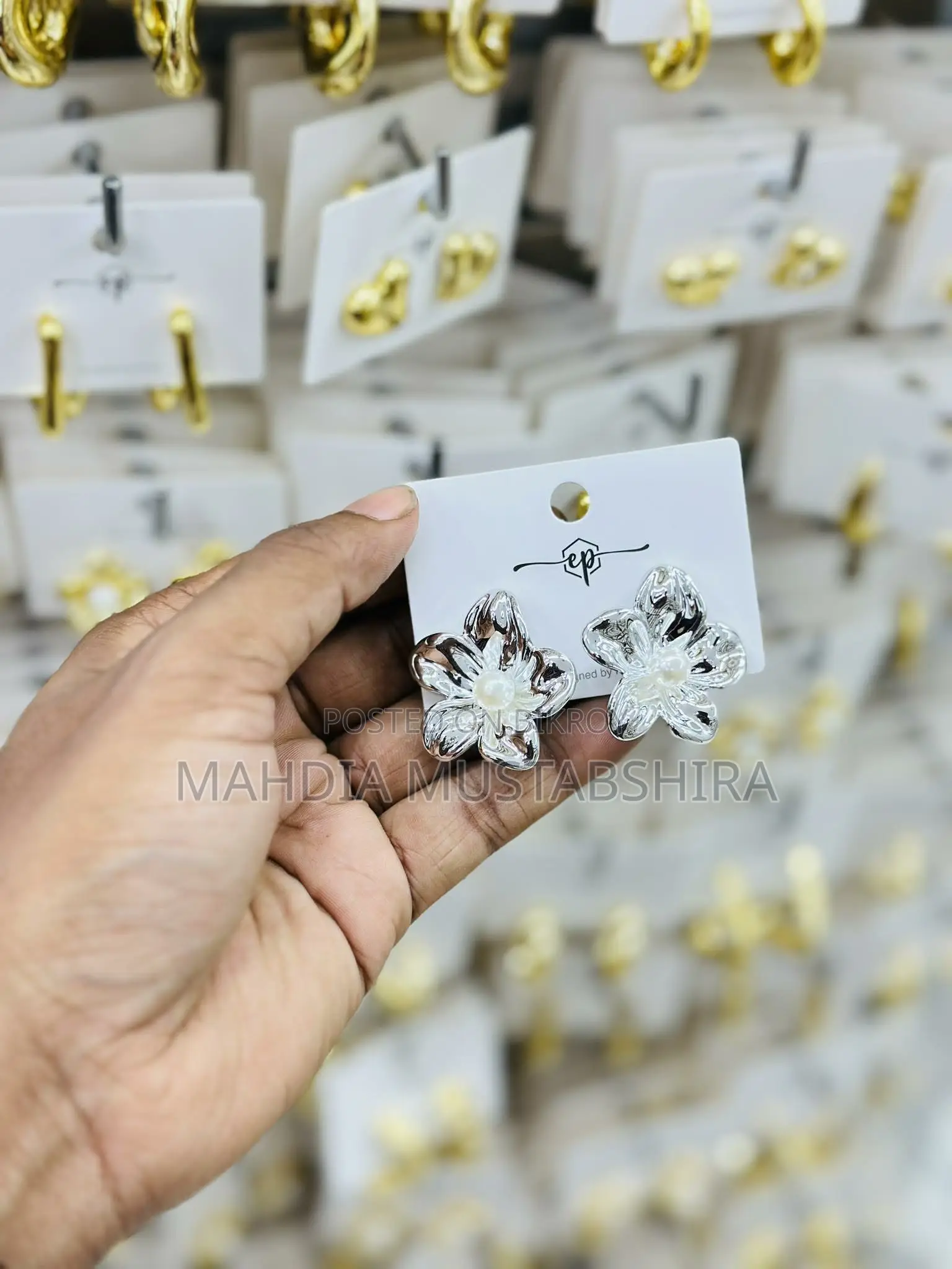 Get Beautiful Earrings at an Offer Price