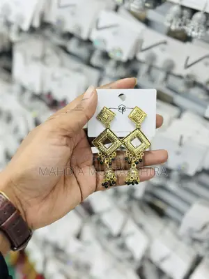 Get Beautiful Earrings at an Offer Price
