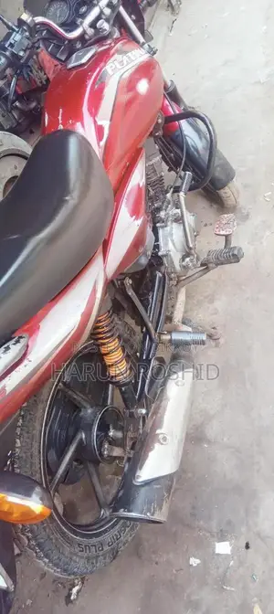 Bajaj Platina . 2012