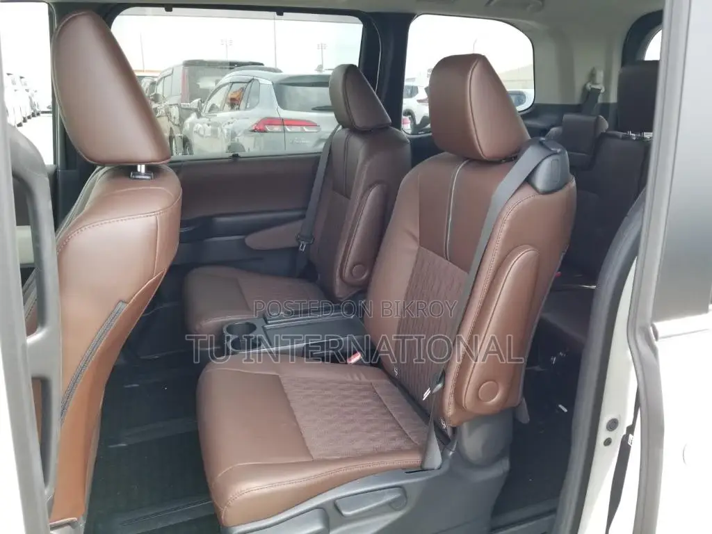 Toyota Noah Z HYBRID UNIT... 2022