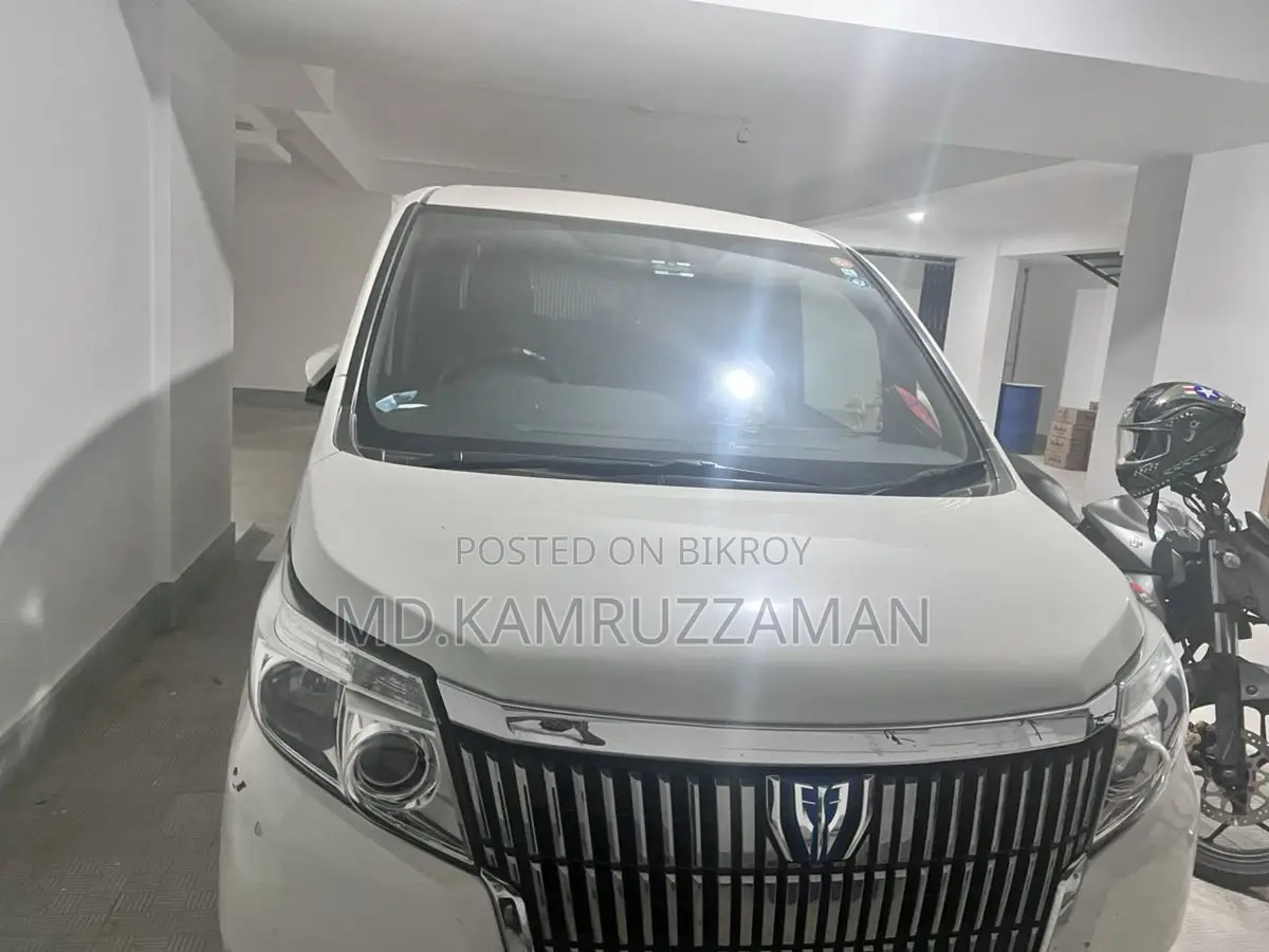 Toyota Esquire 2014