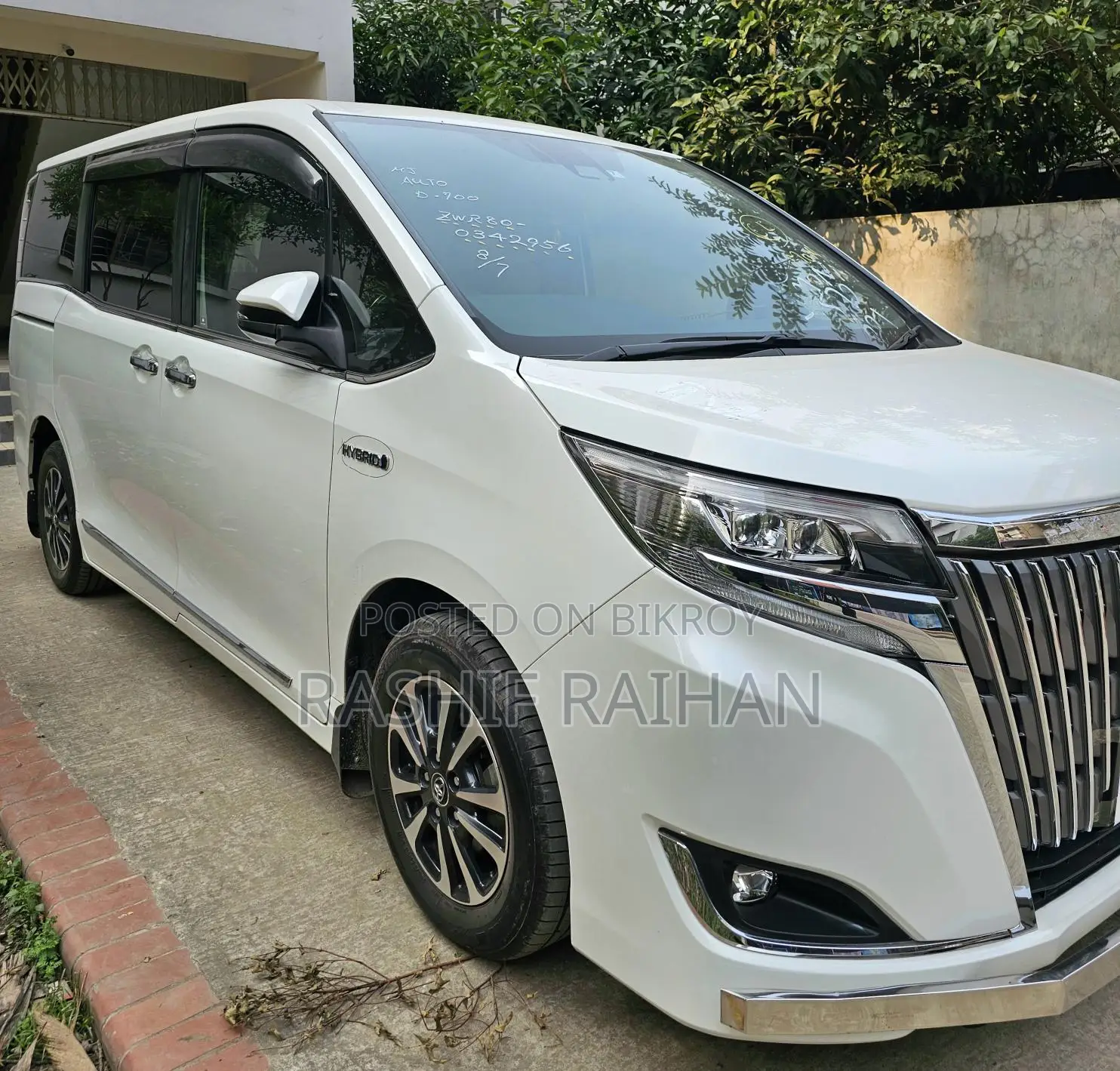 Toyota Esquire Hybrid 2018