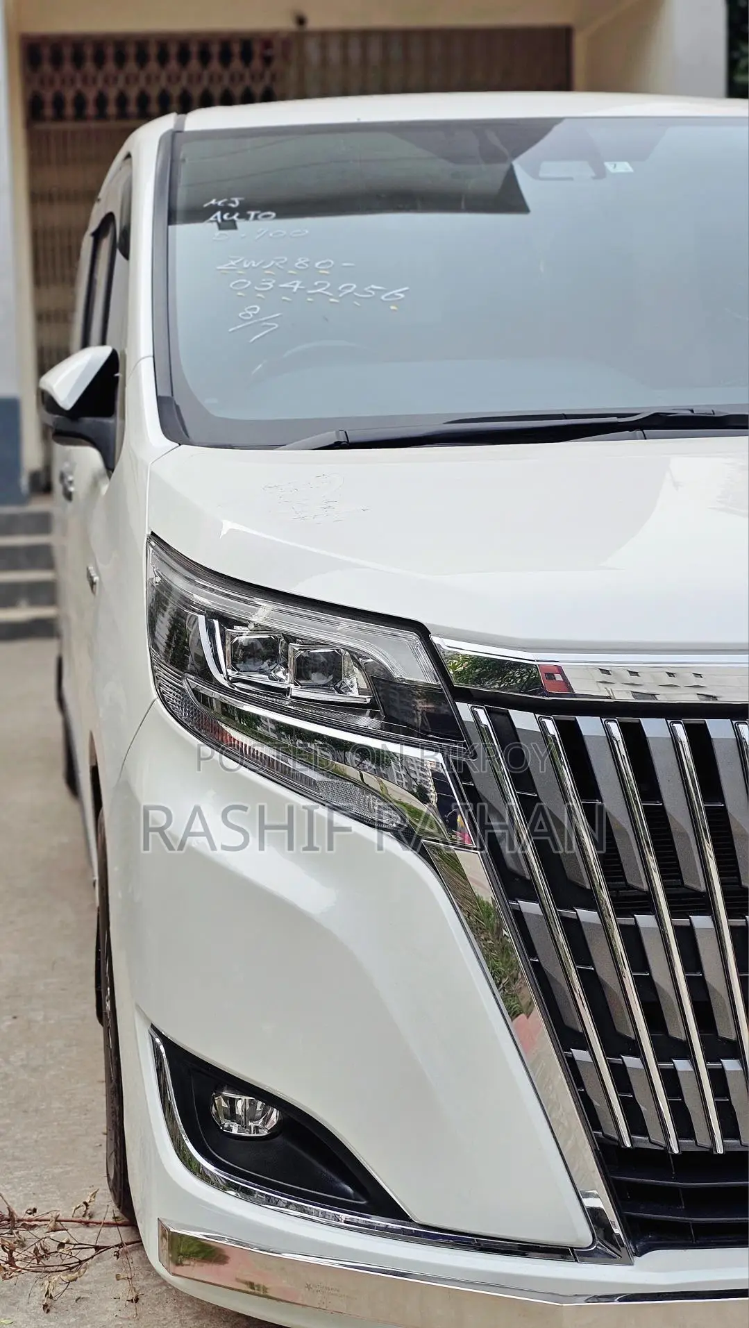 Toyota Esquire Hybrid 2018