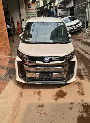 Toyota Noah HYBRID SZ 2022
