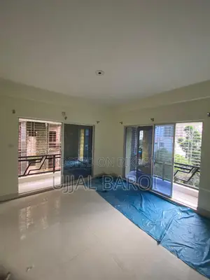প্রিমিয়াম ১৬৬৩ স্কয়ার ফিট দক্ষিণমুখী ফ্ল্যাট বিক্রয়ের জন্য ৩ বেড লিফট