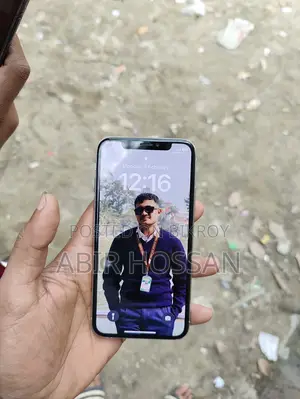 Apple iPhone X . (Used)