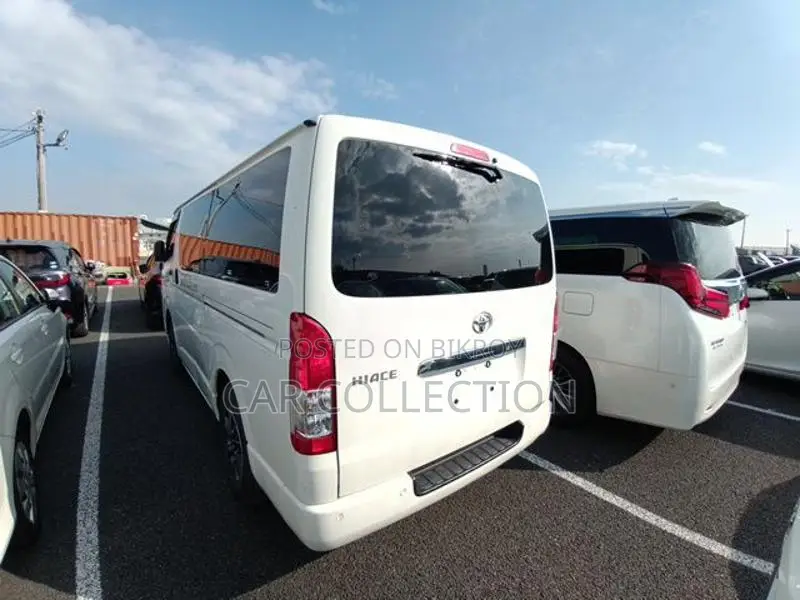 Toyota Hiace Dx GL White 360° 2021