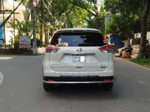 Nissan X-Trail Black Edition Hybrid 2016