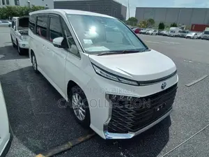 Toyota Voxy SZ Hybrid Pearl 2022