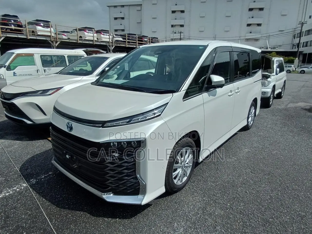 Toyota Voxy SZ Hybrid Pearl 2022