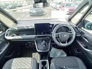 Toyota Voxy SZ Hybrid Pearl 2022