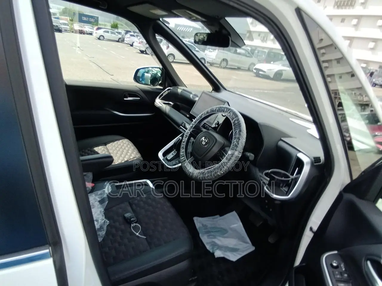 Toyota Voxy SZ Hybrid Pearl 2022