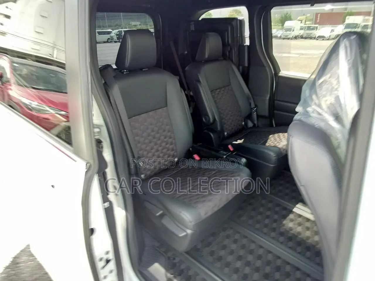 Toyota Voxy SZ Hybrid Pearl 2022