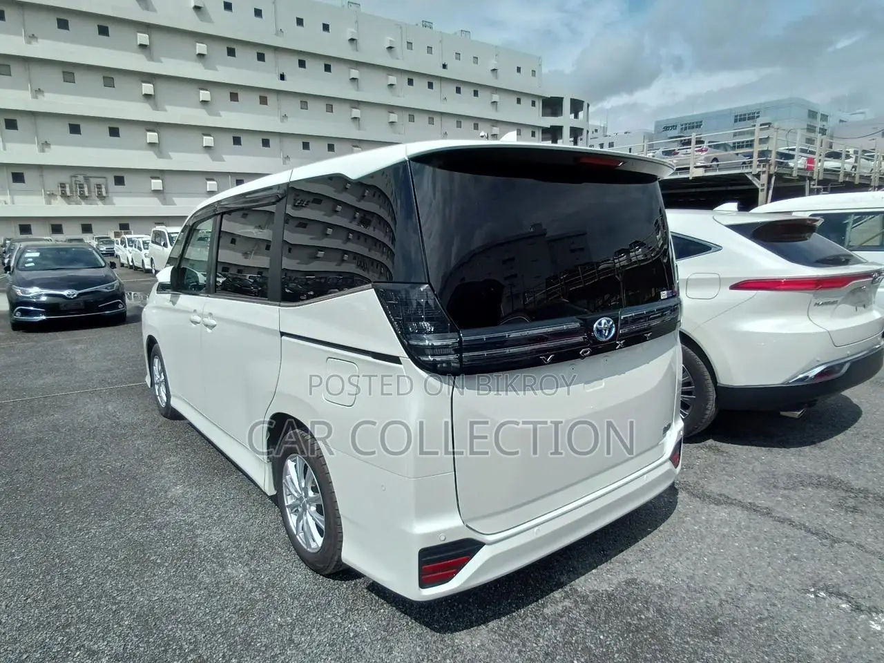 Toyota Voxy SZ Hybrid Pearl 2022