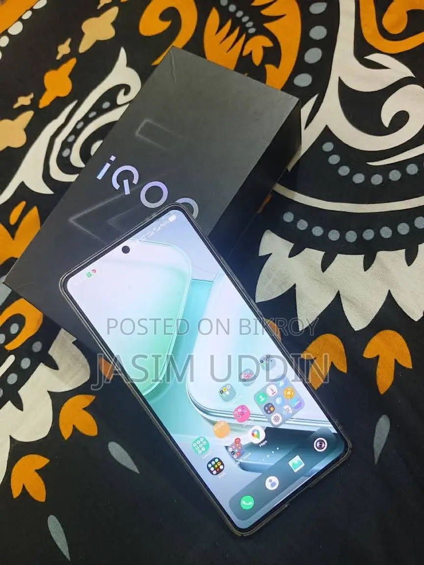 iQOO z9s 8/128 (Used)
