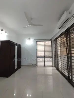 বারিধারায় ভালো মানের সেমি ফার্নিশড ফ্ল্যাট ভাড়া