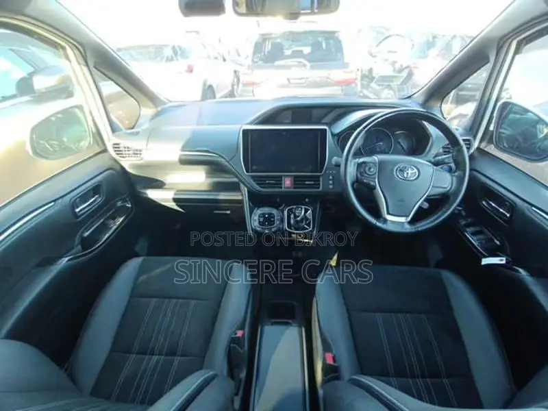 Toyota Esquire GI PREMIUM HYB 4 2021