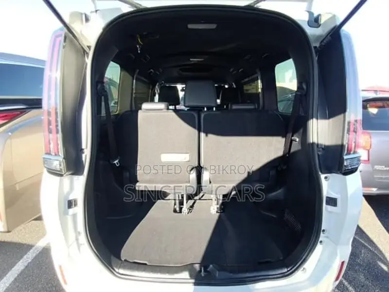 Toyota Esquire GI PREMIUM HYB 4 2021