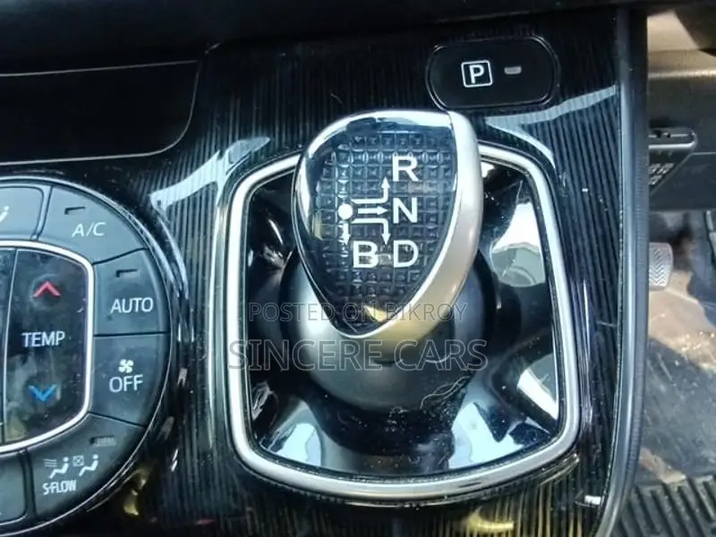 Toyota Esquire GI PREMIUM HYB 4 2021