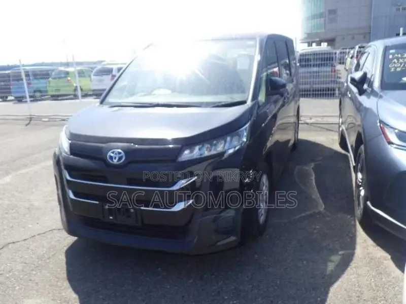 Toyota Noah SZ edition Hyb 2022