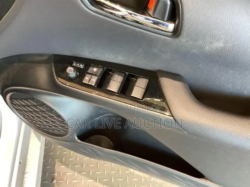 Toyota Prius Hybrid S Package 2021