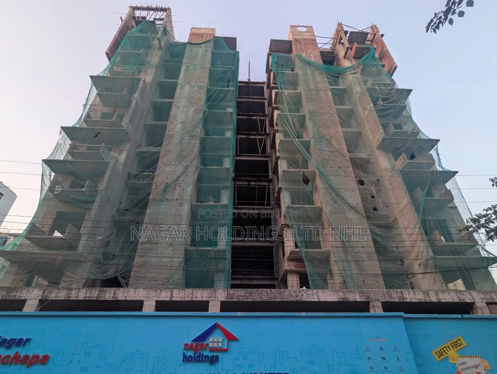 Buy a spacious 2450 sq. ft. south-facing flat in Bashundhara