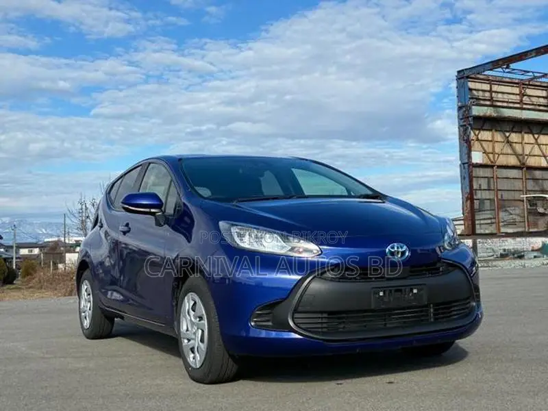 Toyota Aqua X নেভি কালার ২০২১