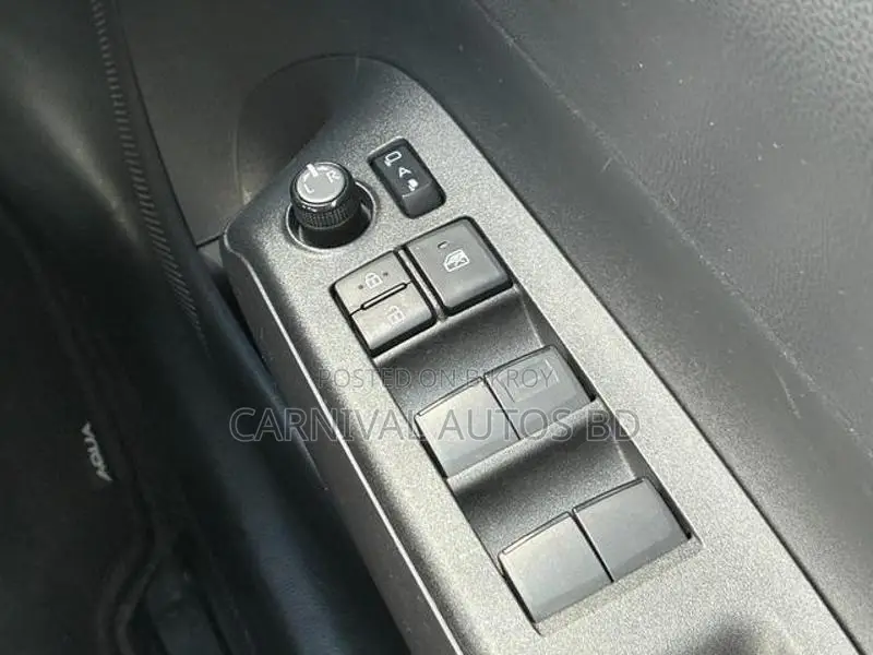 Toyota Aqua X নেভি কালার ২০২১