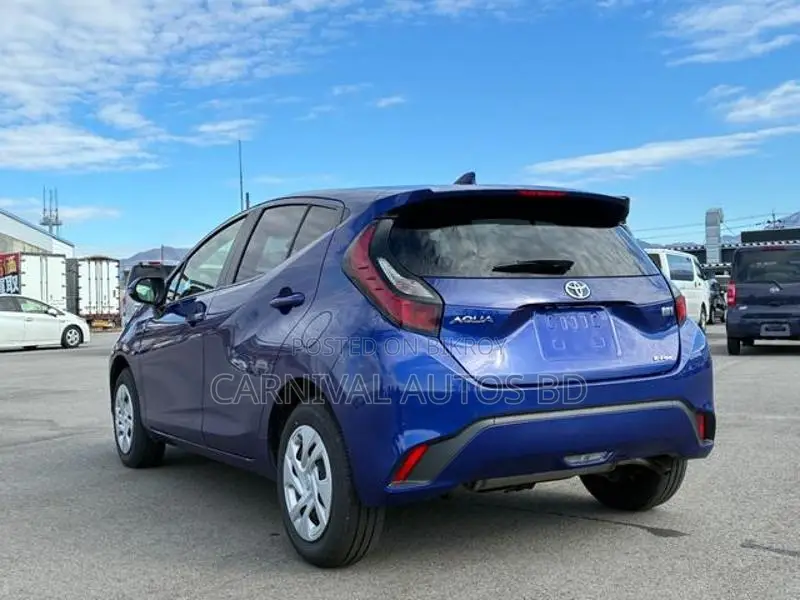 Toyota Aqua X নেভি কালার ২০২১