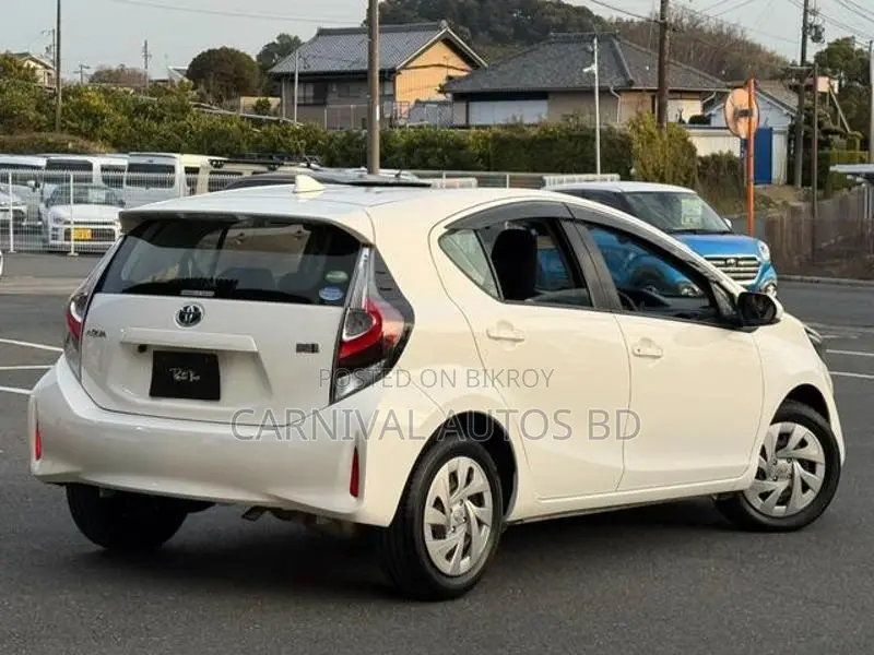 Toyota Aqua L HYBRID 2021