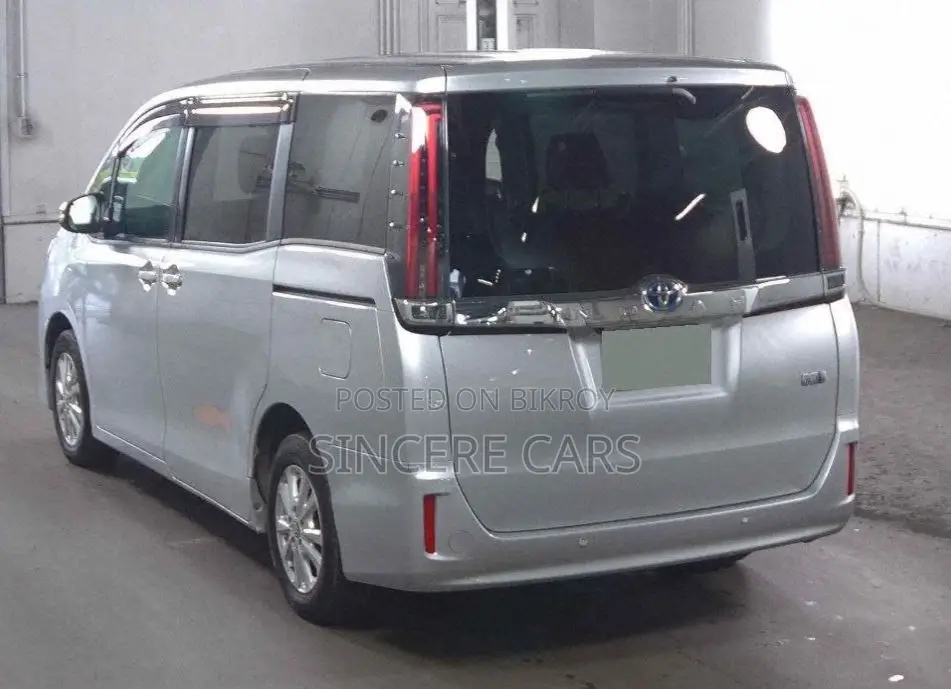 Toyota Noah X HYB 4PT 2DR PWR 2021