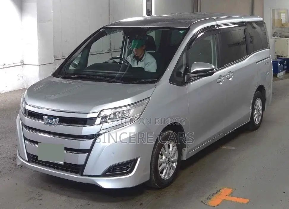 Toyota Noah X HYB 4PT 2DR PWR 2021