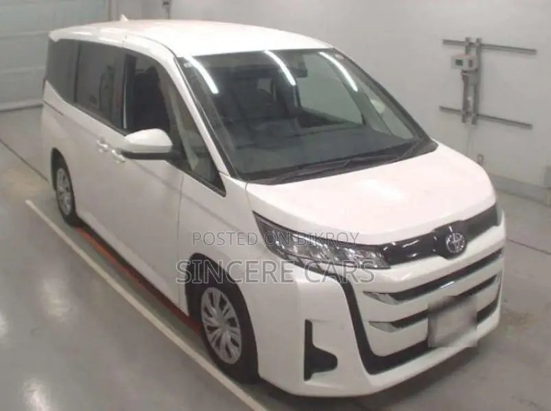 Toyota Noah X NON HYB 4 POINT 2022