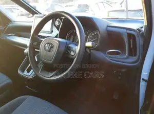 Toyota Noah X NON HYB 4 POINT 2022