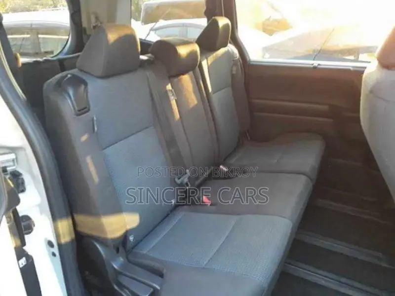 Toyota Noah X NON HYB 4 POINT 2022