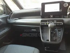 Toyota Noah X NON HYB 4 POINT 2022