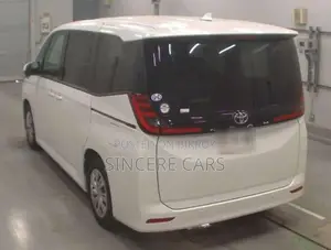 Toyota Noah X NON HYB 4 POINT 2022