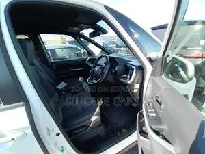 Toyota Noah SG HYB 30000 KM 2022
