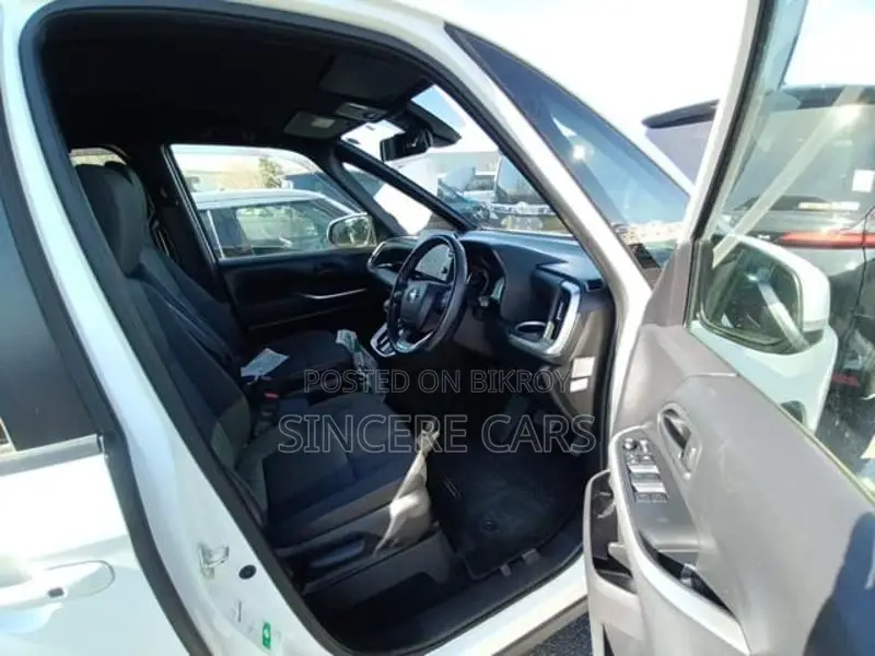 Toyota Noah SG HYB 30000 KM 2022
