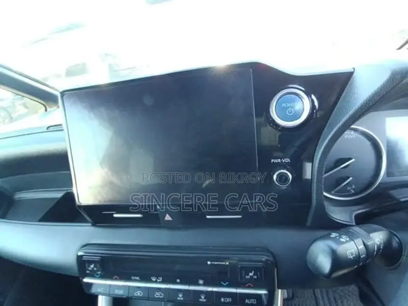 Toyota Noah SG HYB 30000 KM 2022