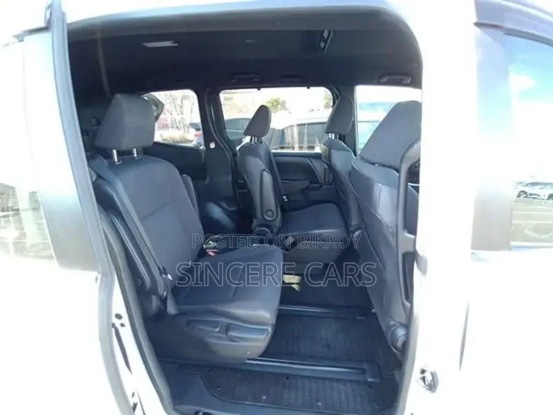Toyota Noah SG HYB 30000 KM 2022